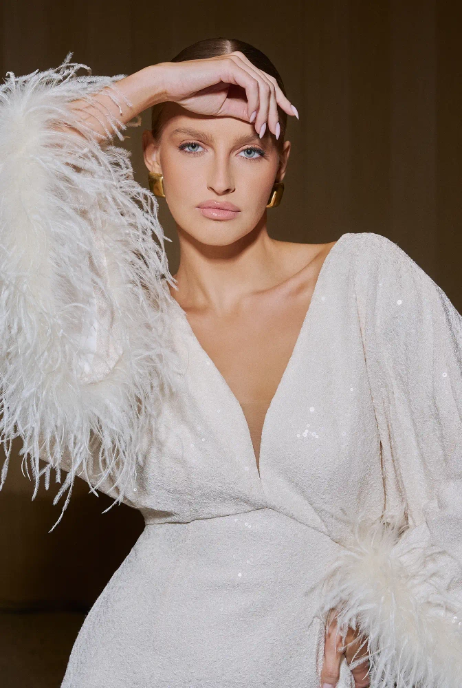 Toluca – ecru mini šaty s flitry a pírky