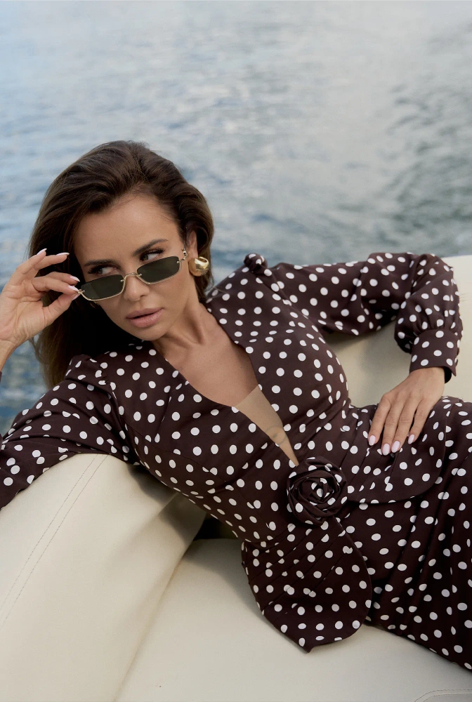 Zakija – hnědé mini šaty s peplum