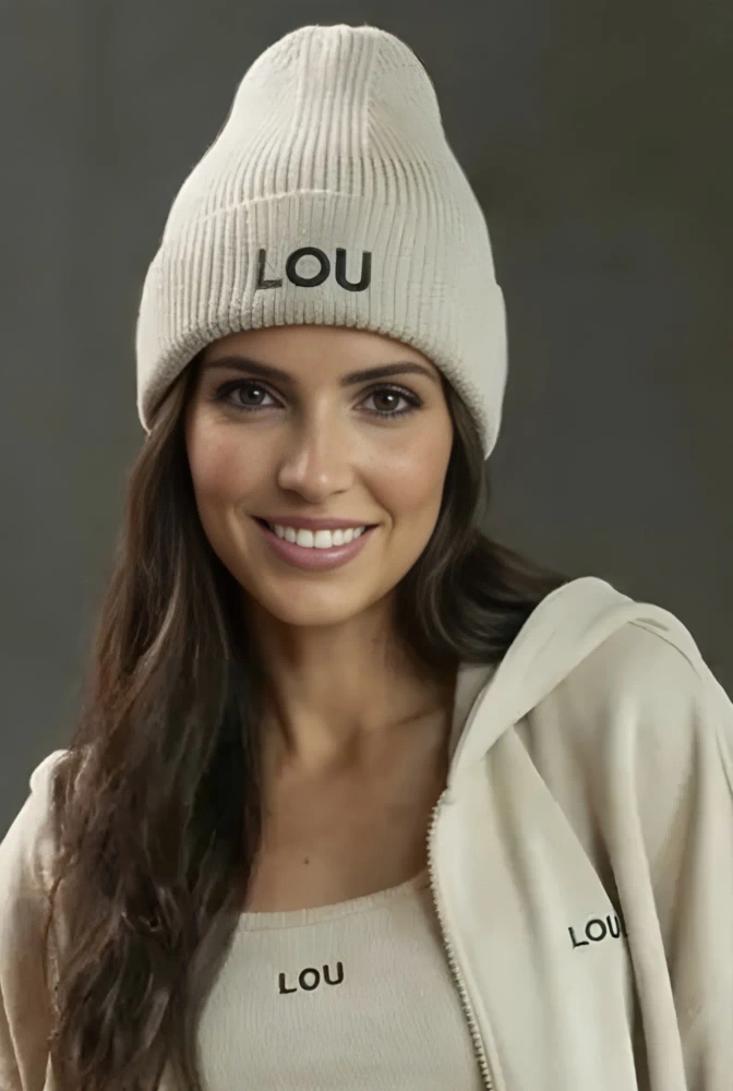 Béžová zimní čepice s logem Lou