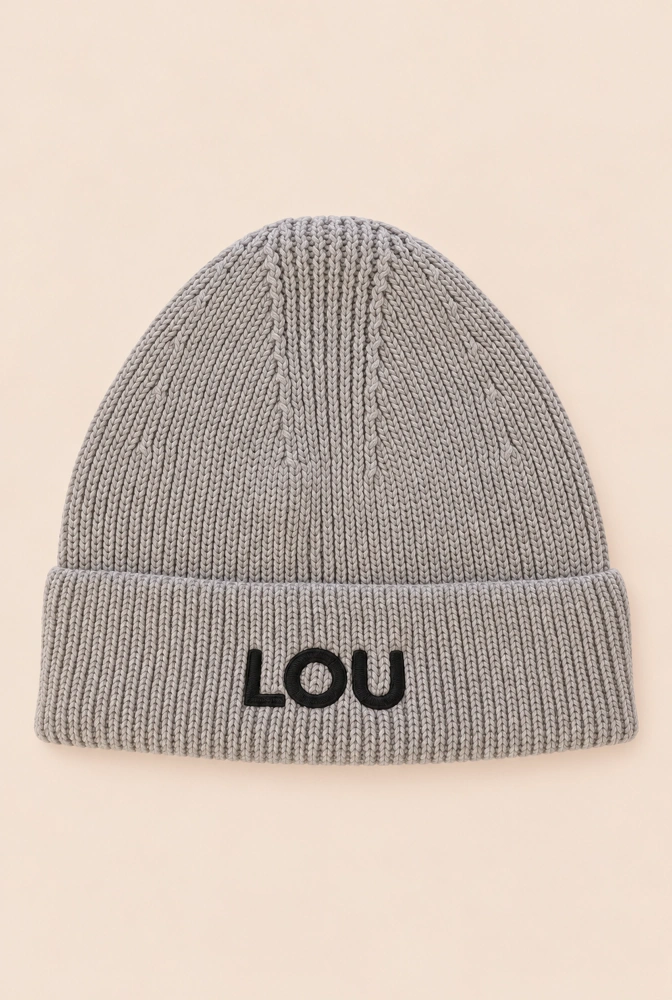 Šedá zimní čepice s logem Lou